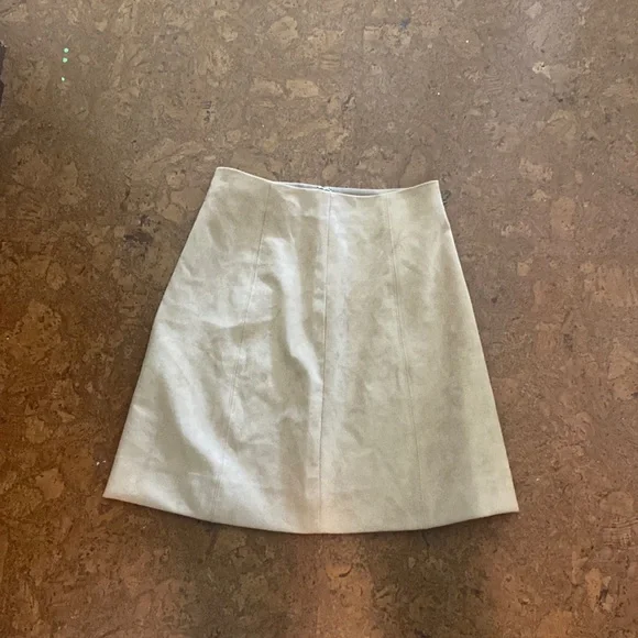 Babaton skirt, soft material - Picture 1 of 3